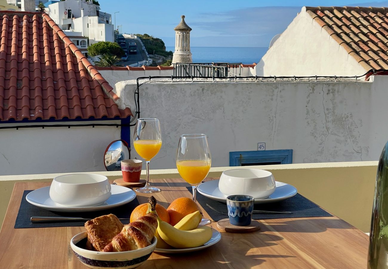 Ferienwohnung in Carvoeiro - Casa Syra – Stilvolles Apartment mit Meerblick im Herzen von Carvoeiro