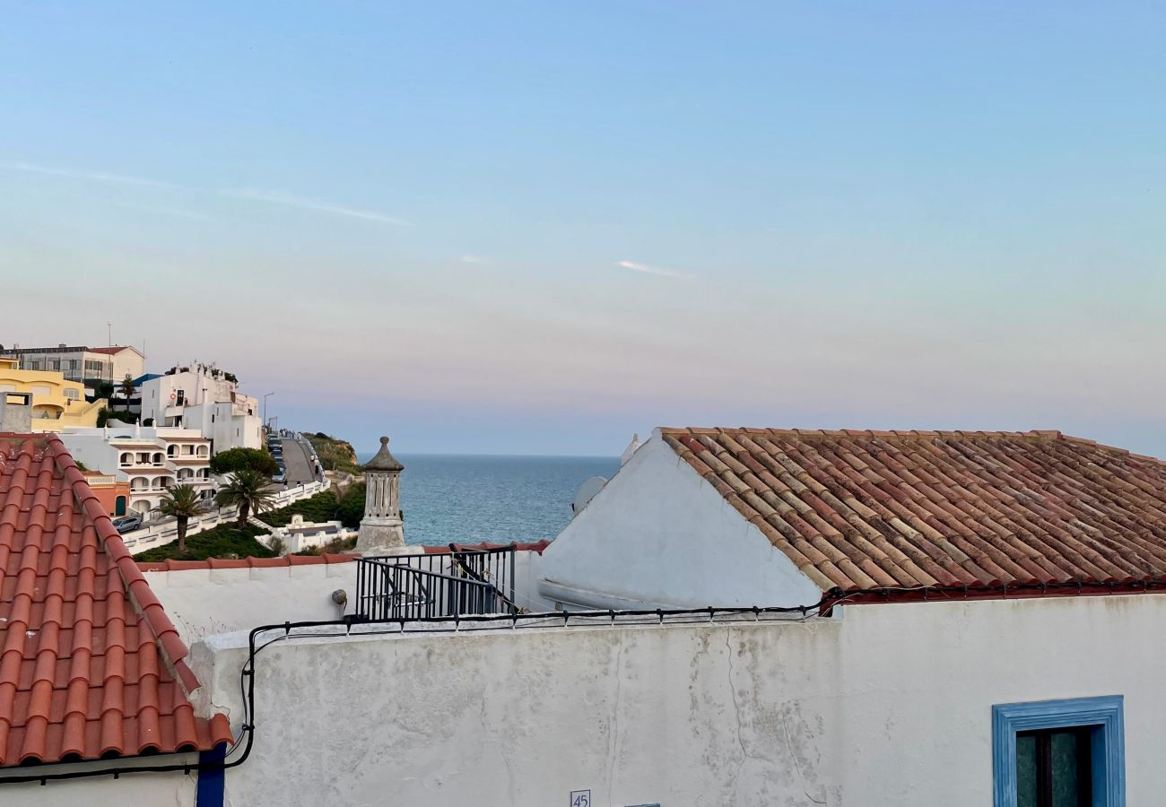 Ferienwohnung in Carvoeiro - Casa Syra – Stilvolles Apartment mit Meerblick im Herzen von Carvoeiro
