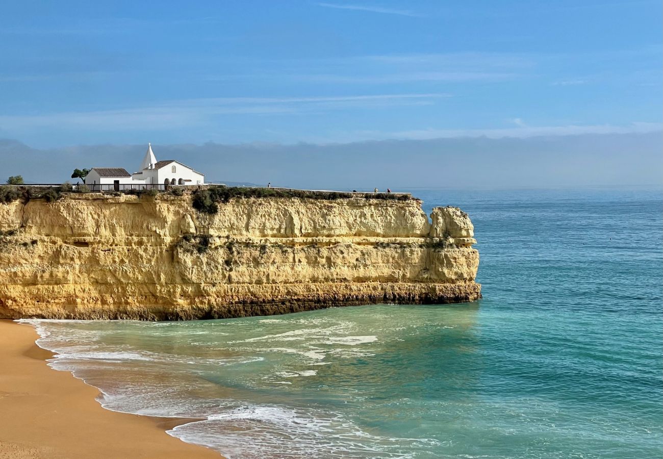 Ferienwohnung in Carvoeiro - Casa Syra – Stilvolles Apartment mit Meerblick im Herzen von Carvoeiro