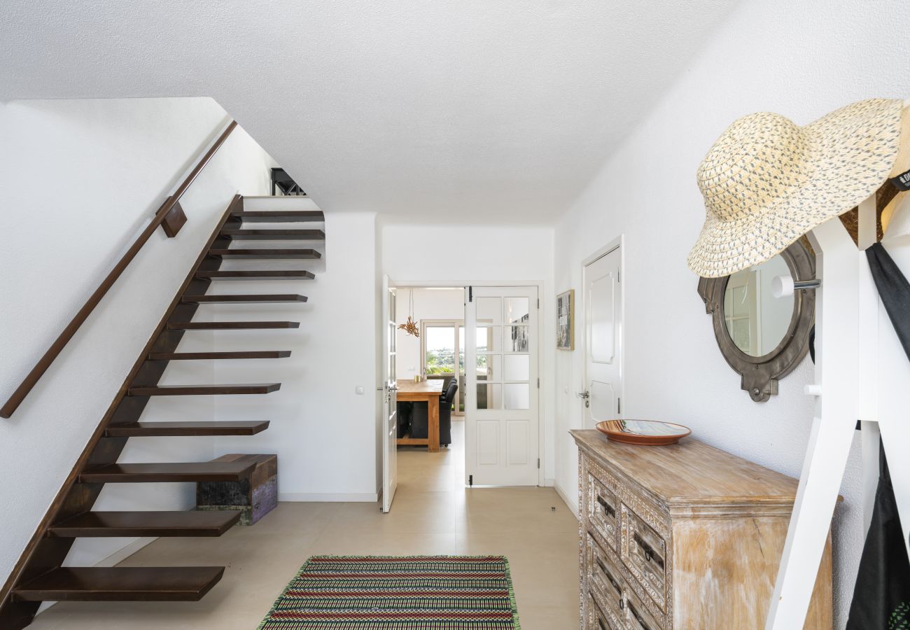 Villa en Lagoa - Casa Vista do Val – Countryside Villa with Pool and Sports Court in Caramujeira