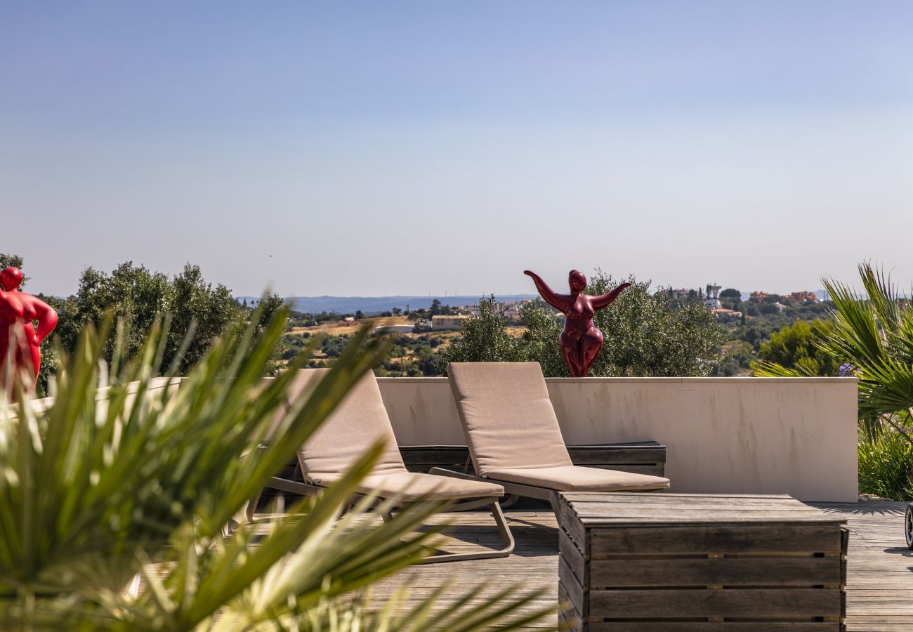 Villa en Lagoa - Casa Vista do Val – Countryside Villa with Pool and Sports Court in Caramujeira