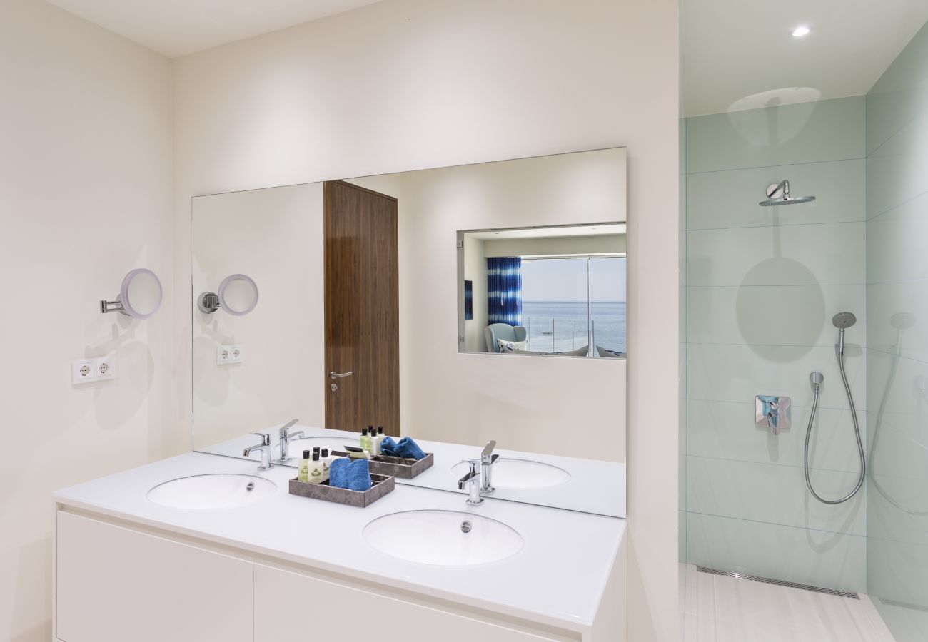 Villa à Praia da Salema - Lavendar Seaview Villa