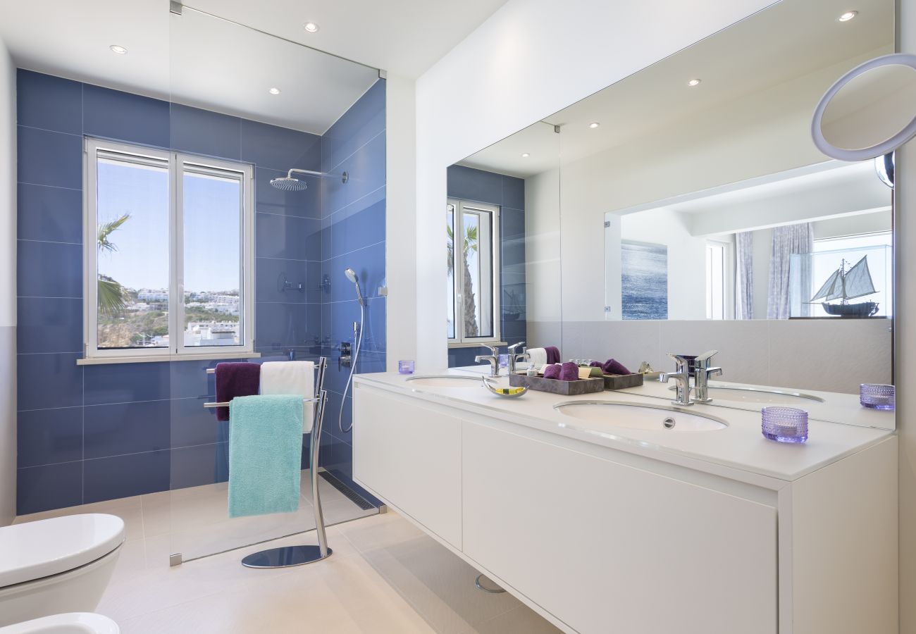 Villa à Praia da Salema - Lavendar Seaview Villa