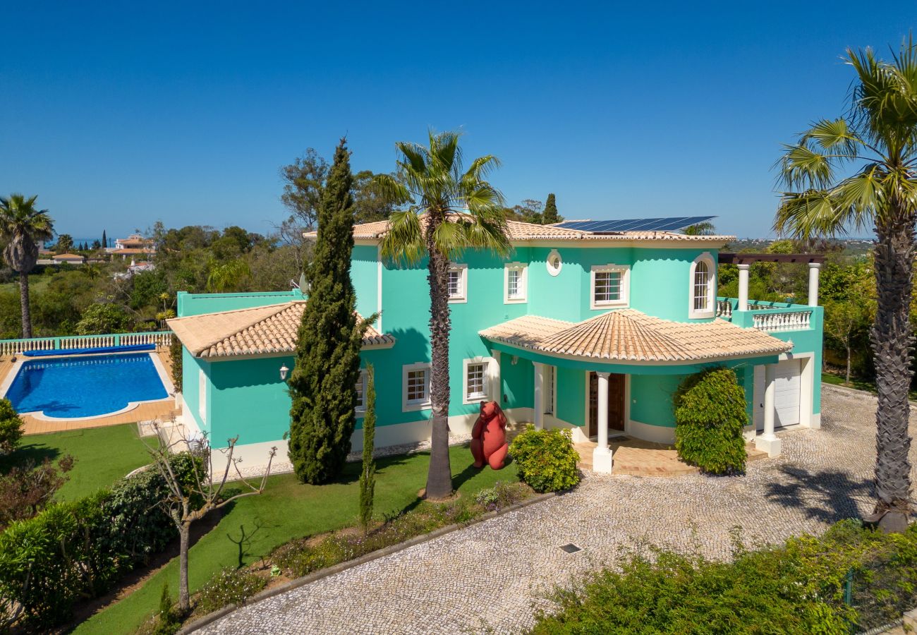 Villa a Carvoeiro - Villa Aurora – Cheerful Family Villa with Pool and Jacuzzi