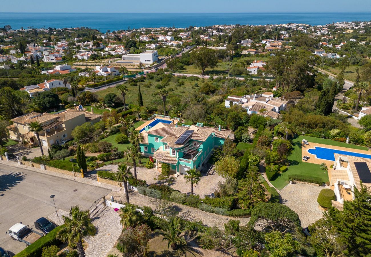Villa a Carvoeiro - Villa Aurora – Cheerful Family Villa with Pool and Jacuzzi