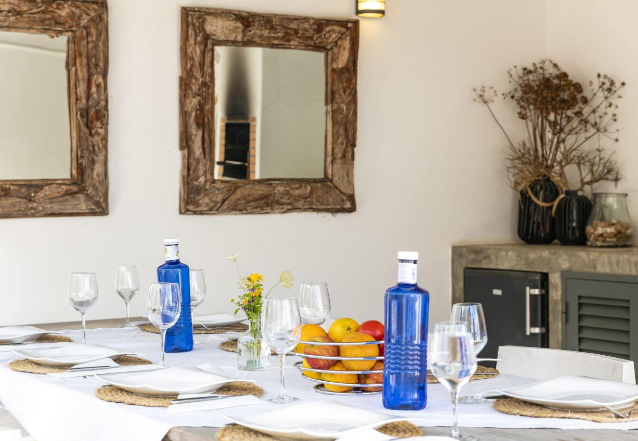 Villa a Lagoa - Casa Vista do Val – Countryside Villa with Pool and Sports Court in Caramujeira