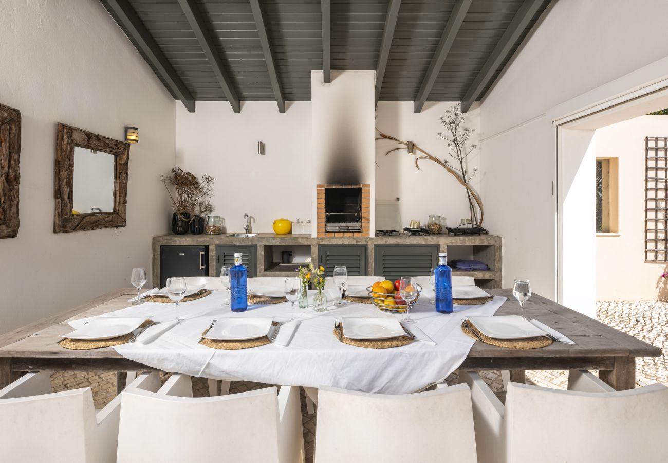 Villa a Lagoa - Casa Vista do Val – Countryside Villa with Pool and Sports Court in Caramujeira