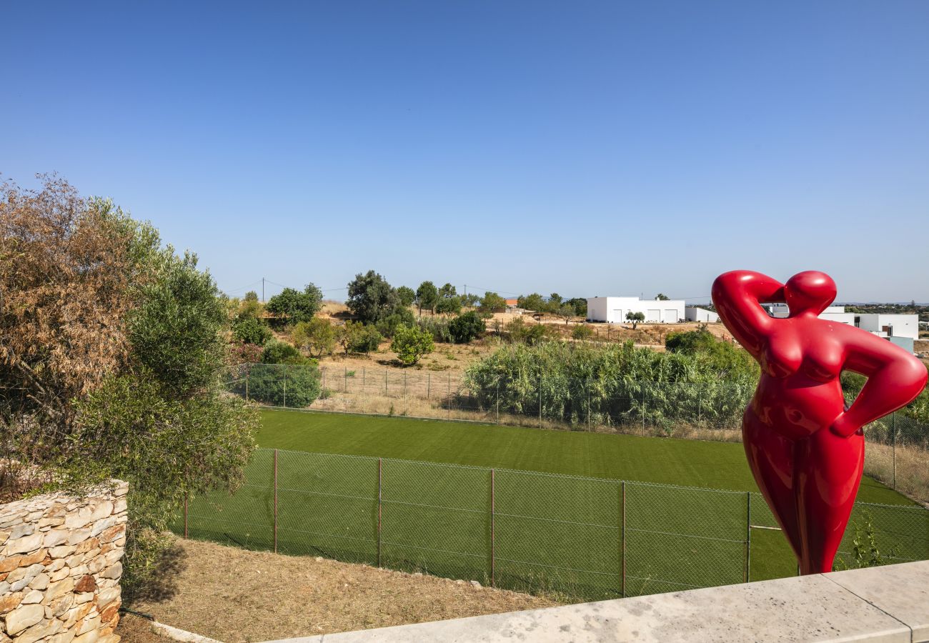 Villa a Lagoa - Casa Vista do Val – Countryside Villa with Pool and Sports Court in Caramujeira