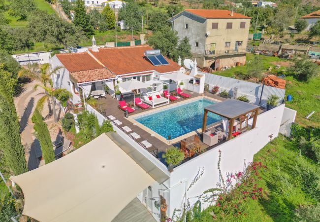 Villa in Salir - Quinta do Mundo - Charmante boerderij met jacuzzi en privé zwembad! 