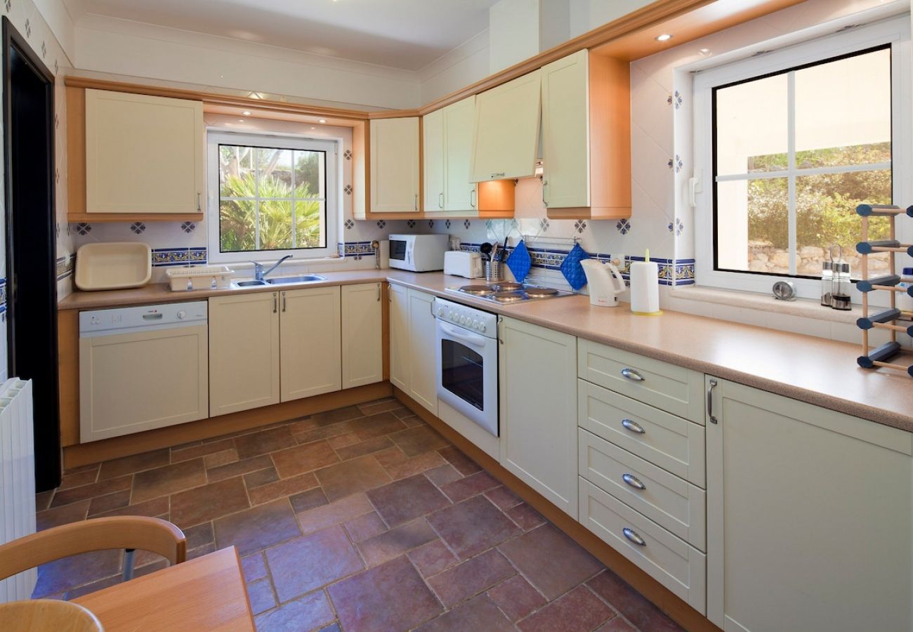 Huis in Carvoeiro - Casa Teresa - Verwarmbaar privé zwembad in Carvoeiro 