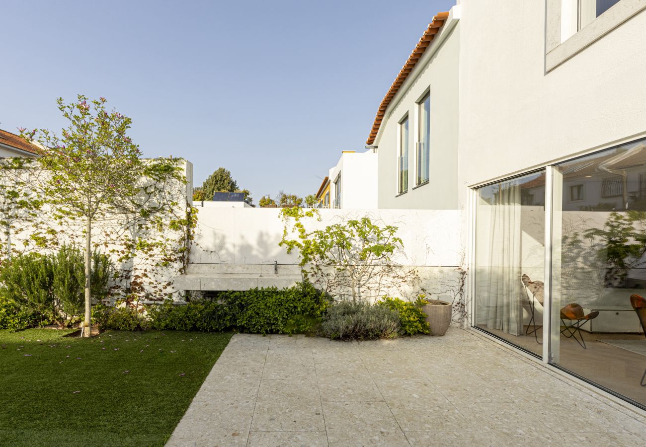 Rijhuis in Lisboa stad - Contemporary Restelo Pool Haven