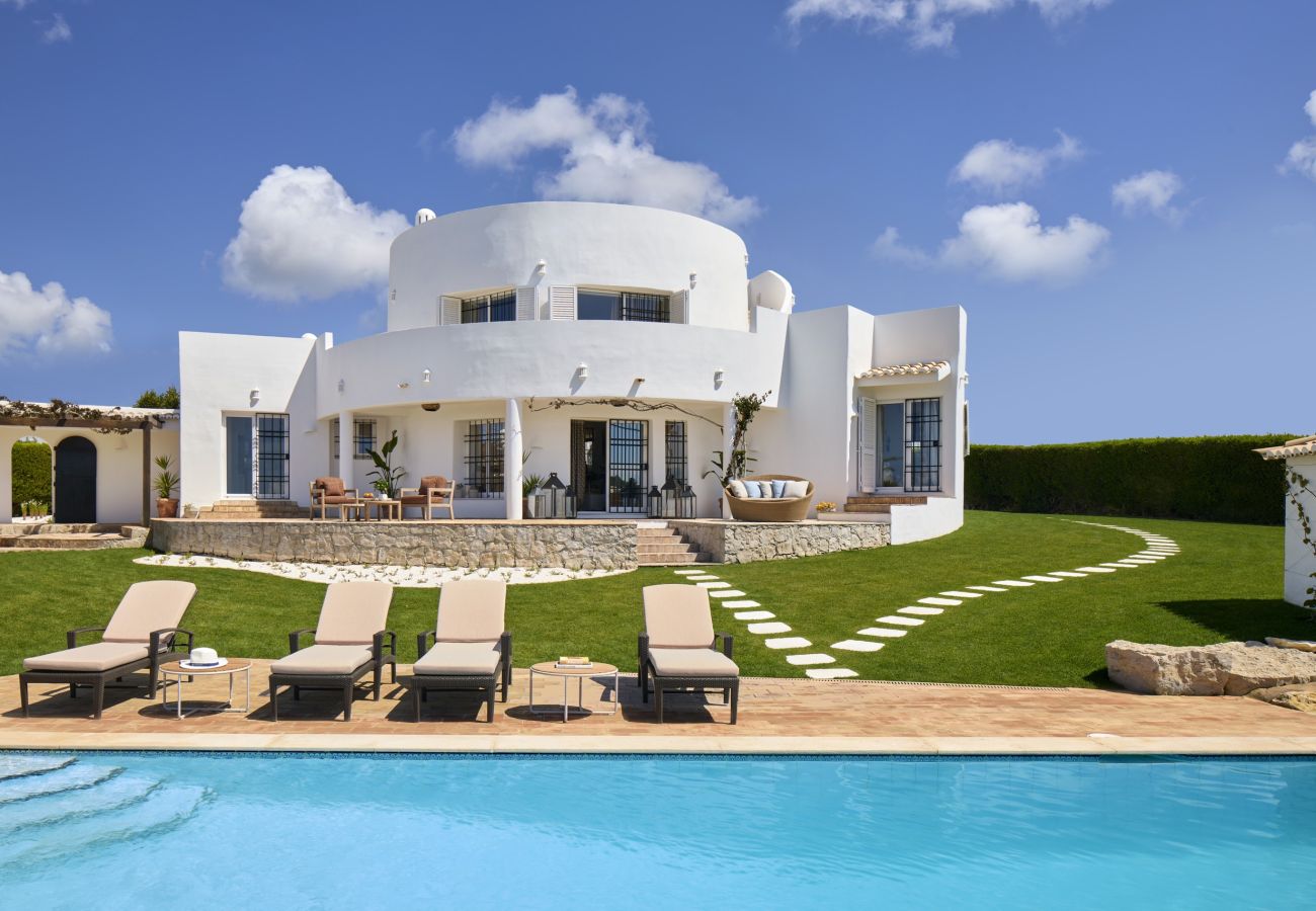 Villa in Guia - Casa Vento de Ouro – Rustig vakantiehuis met verwarmd zwembad in een wijngaard in de buurt van Guia