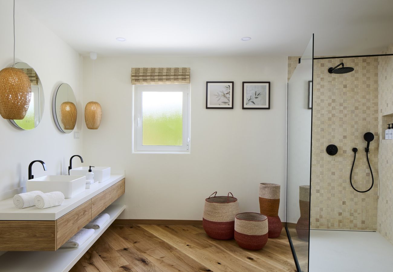 Villa in Guia - Casa Vento de Ouro – Rustig vakantiehuis met verwarmd zwembad in een wijngaard in de buurt van Guia