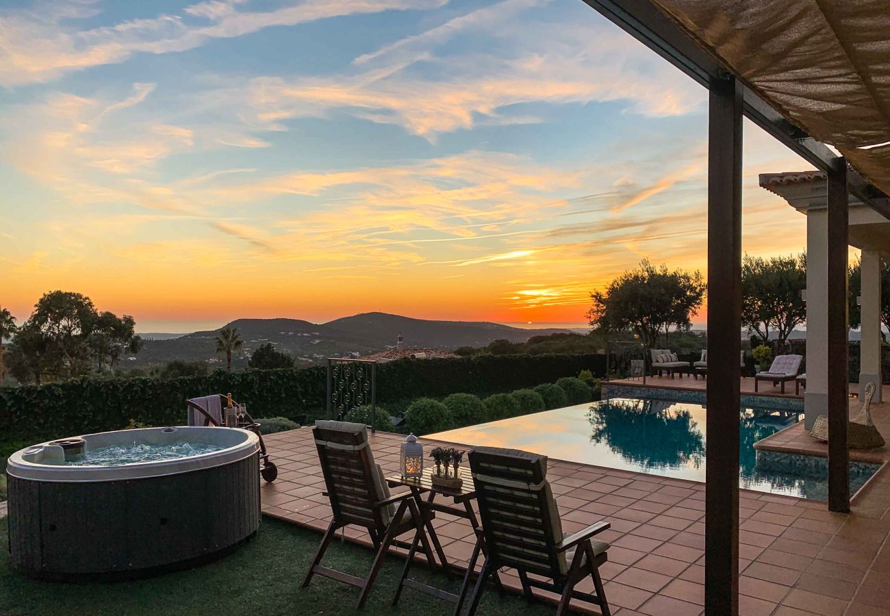 Villa em Santa Bárbara de Nexe - Villa Leonidas - Villa de luxo com as melhores vistas!