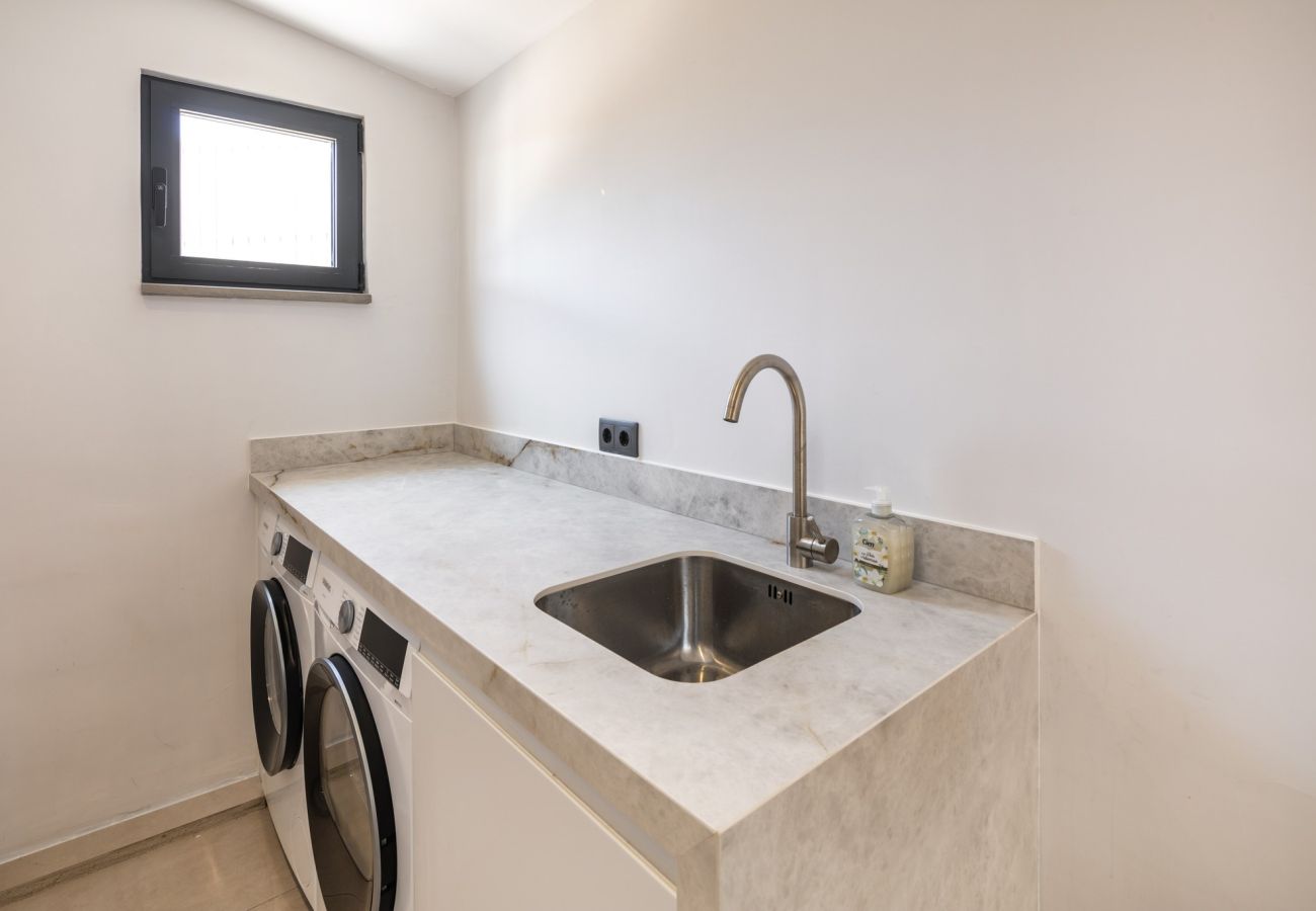 Casa em Lagoa - Casa Lourenço – Um refúgio sereno rodeado pela natureza e com vista para o mar