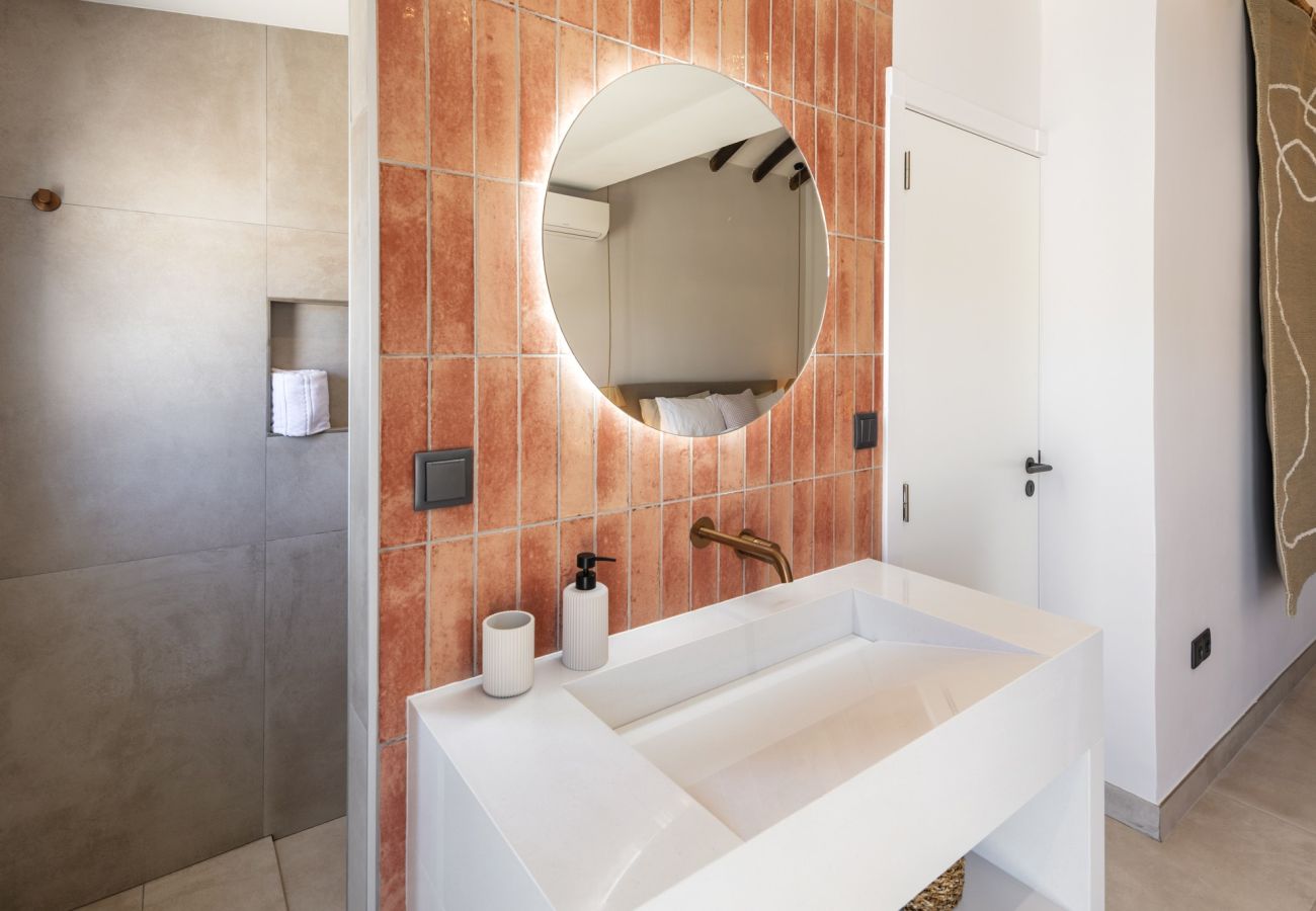 Casa em Lagoa - Casa Lourenço – Um refúgio sereno rodeado pela natureza e com vista para o mar