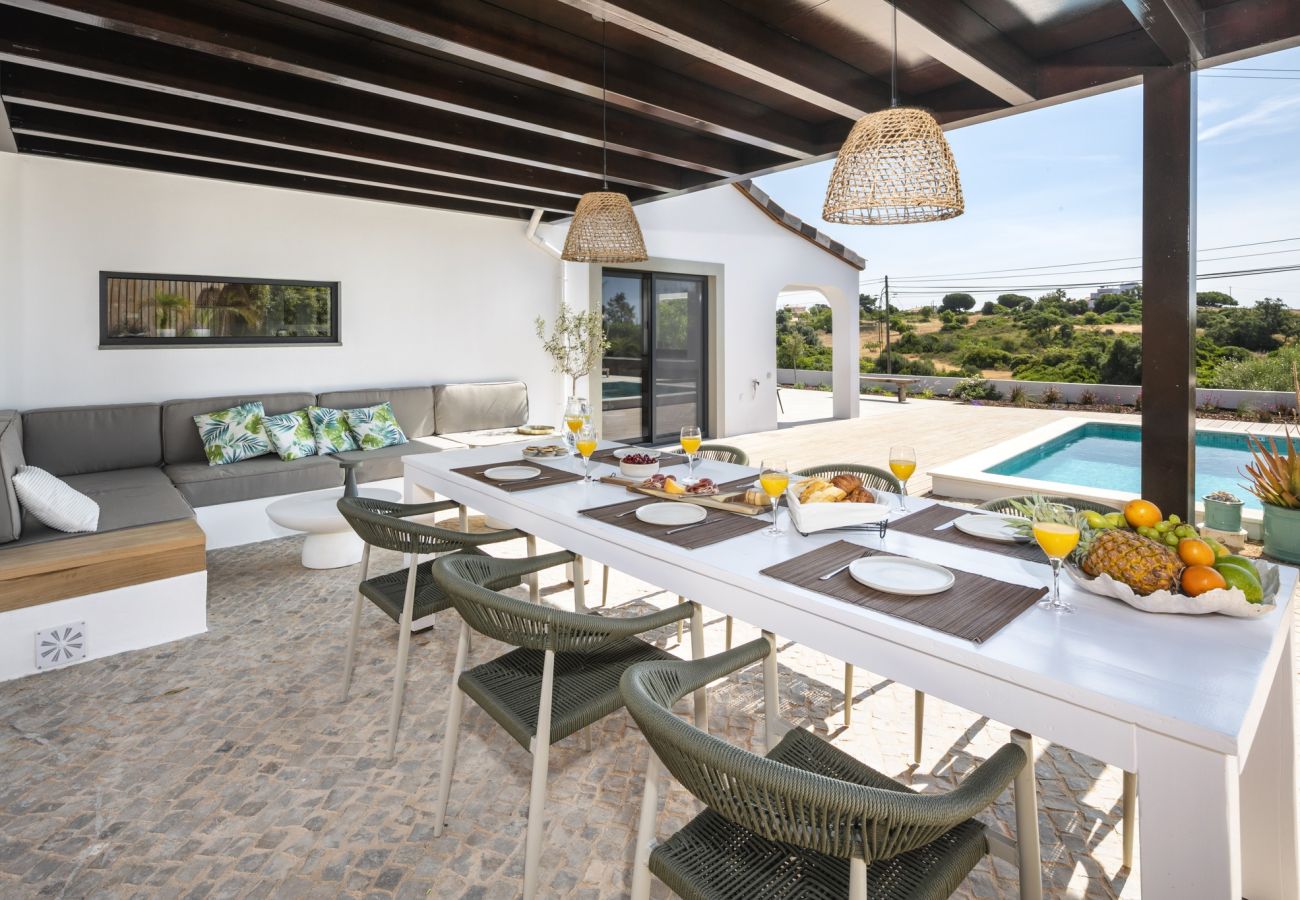 Casa em Lagoa - Casa Lourenço – Um refúgio sereno rodeado pela natureza e com vista para o mar