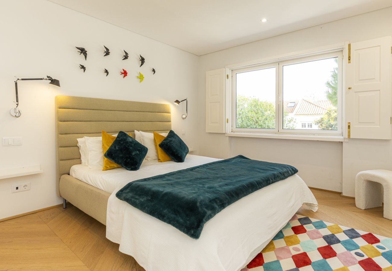 Casa geminada em Lisboa - Contemporary Restelo Pool Haven