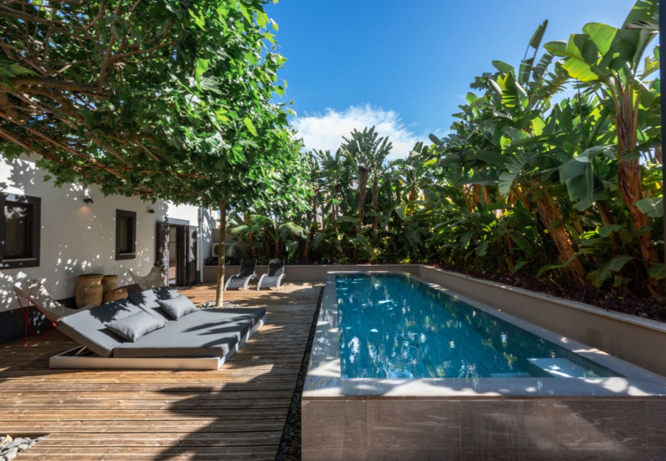 Casa geminada em Lagoa - Casa Bonton - Oásis de casas elegantes com conforto moderno