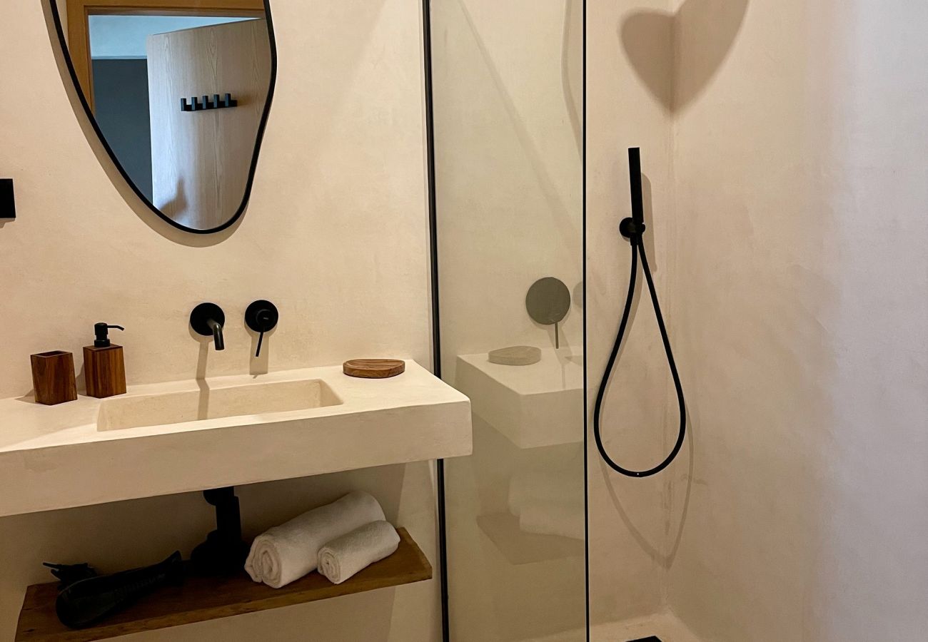 Apartamento em Carvoeiro - Casa Syra – Apartamento elegante com vista para o mar no coração de Carvoeiro