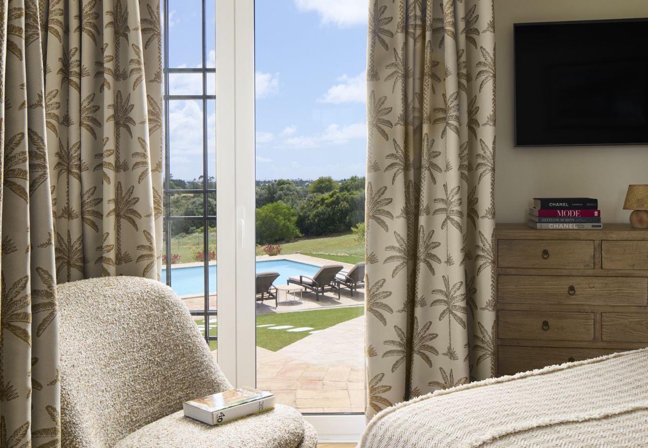 Villa em Guia - Casa Vento de Ouro – Retiro tranquilo numa vinha com piscina aquecida perto da Guia