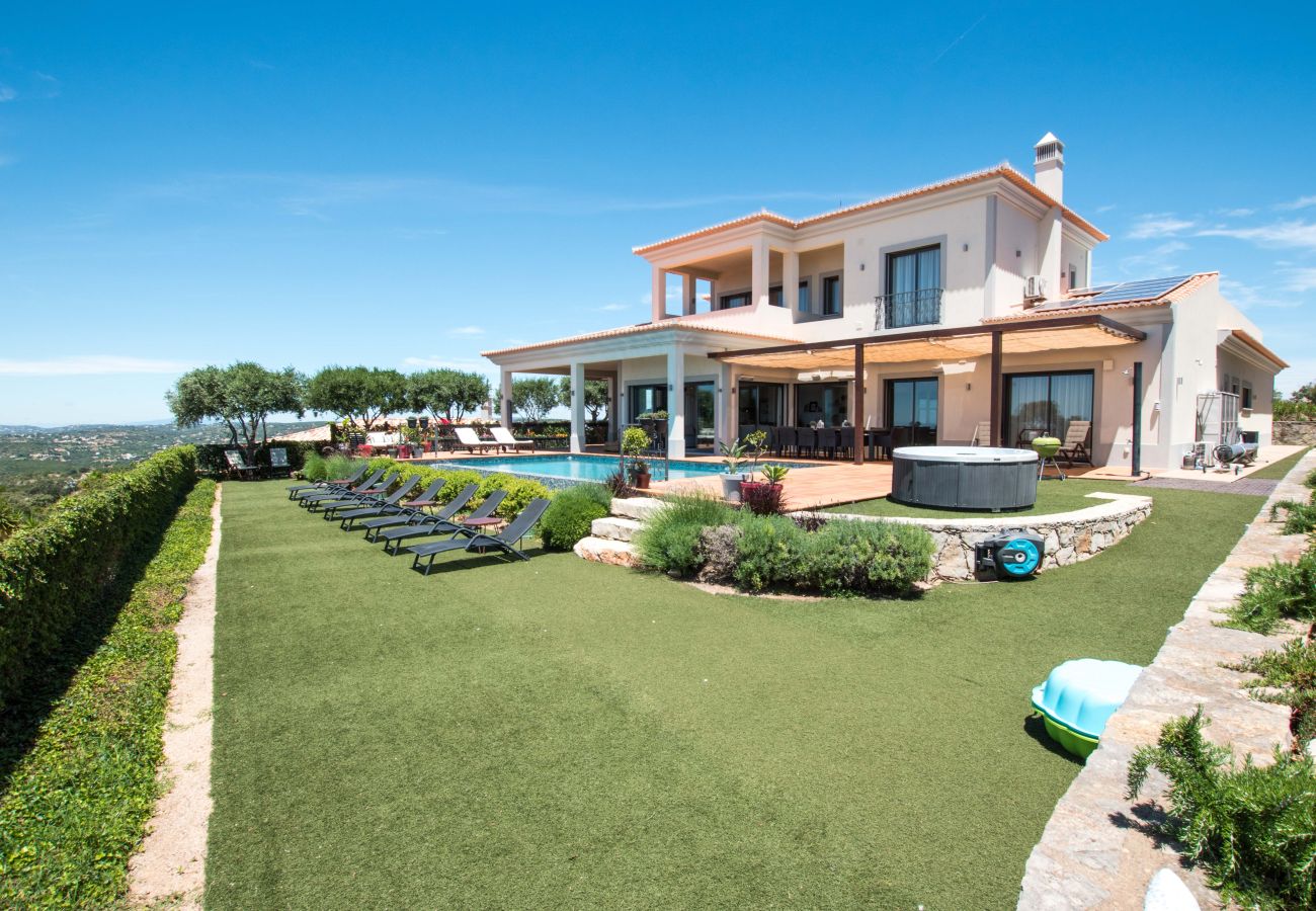 Villa in Santa Bárbara de Nexe - Villa Leonidas - Luxury villa with the best views!