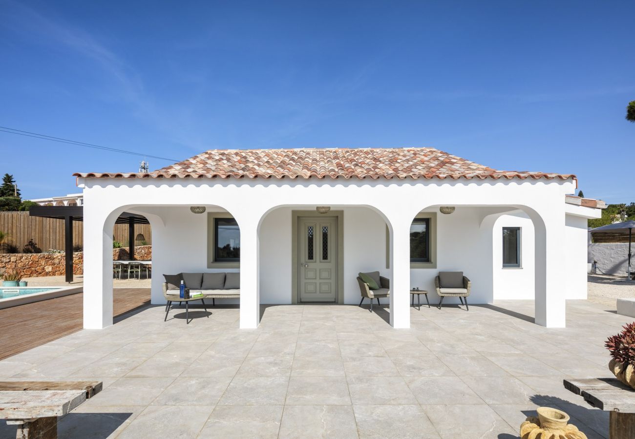 House in Lagoa - Casa Lourenço – A Serene Getaway Surrounded by Nature and Ocean Views