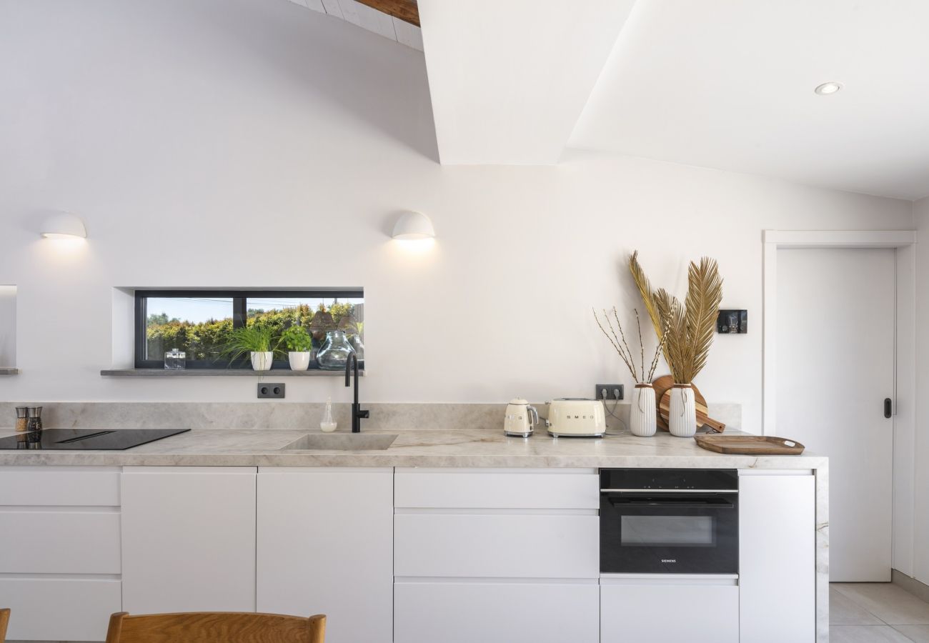 House in Lagoa - Casa Lourenço – A Serene Getaway Surrounded by Nature and Ocean Views