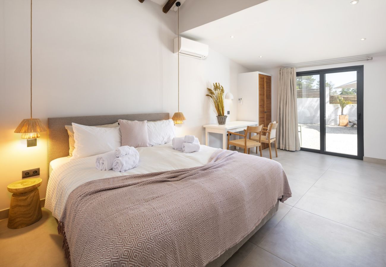 House in Lagoa - Casa Lourenço – A Serene Getaway Surrounded by Nature and Ocean Views