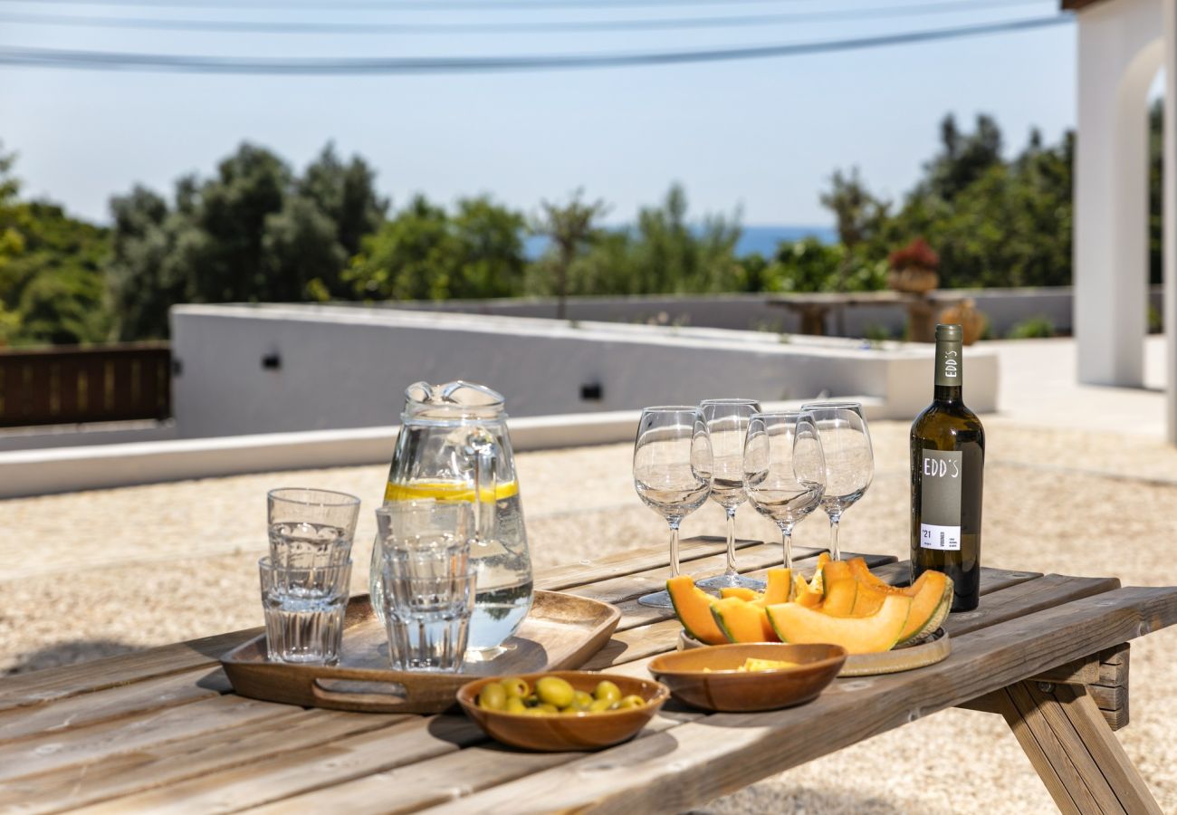 House in Lagoa - Casa Lourenço – A Serene Getaway Surrounded by Nature and Ocean Views