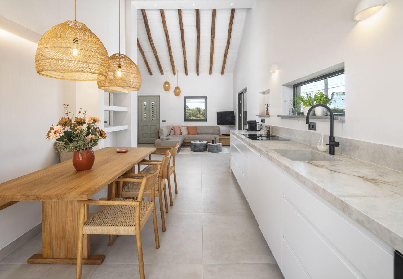 House in Lagoa - Casa Lourenço – A Serene Getaway Surrounded by Nature and Ocean Views