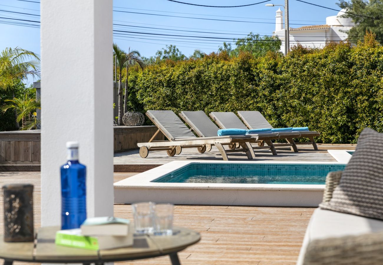 House in Lagoa - Casa Lourenço – A Serene Getaway Surrounded by Nature and Ocean Views