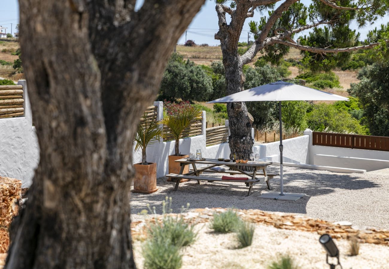 House in Lagoa - Casa Lourenço – A Serene Getaway Surrounded by Nature and Ocean Views