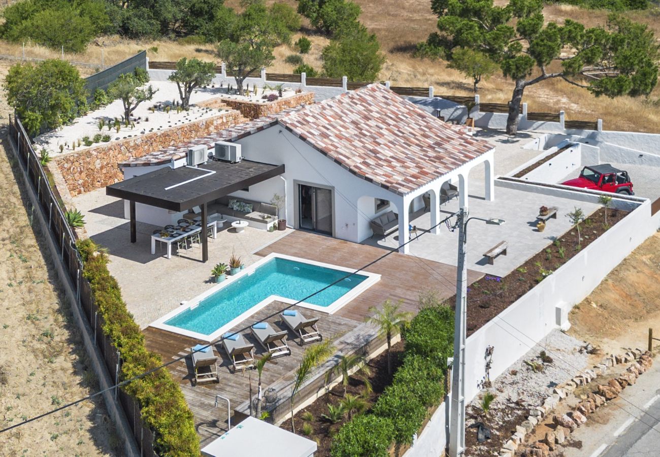 House in Lagoa - Casa Lourenço – A Serene Getaway Surrounded by Nature and Ocean Views