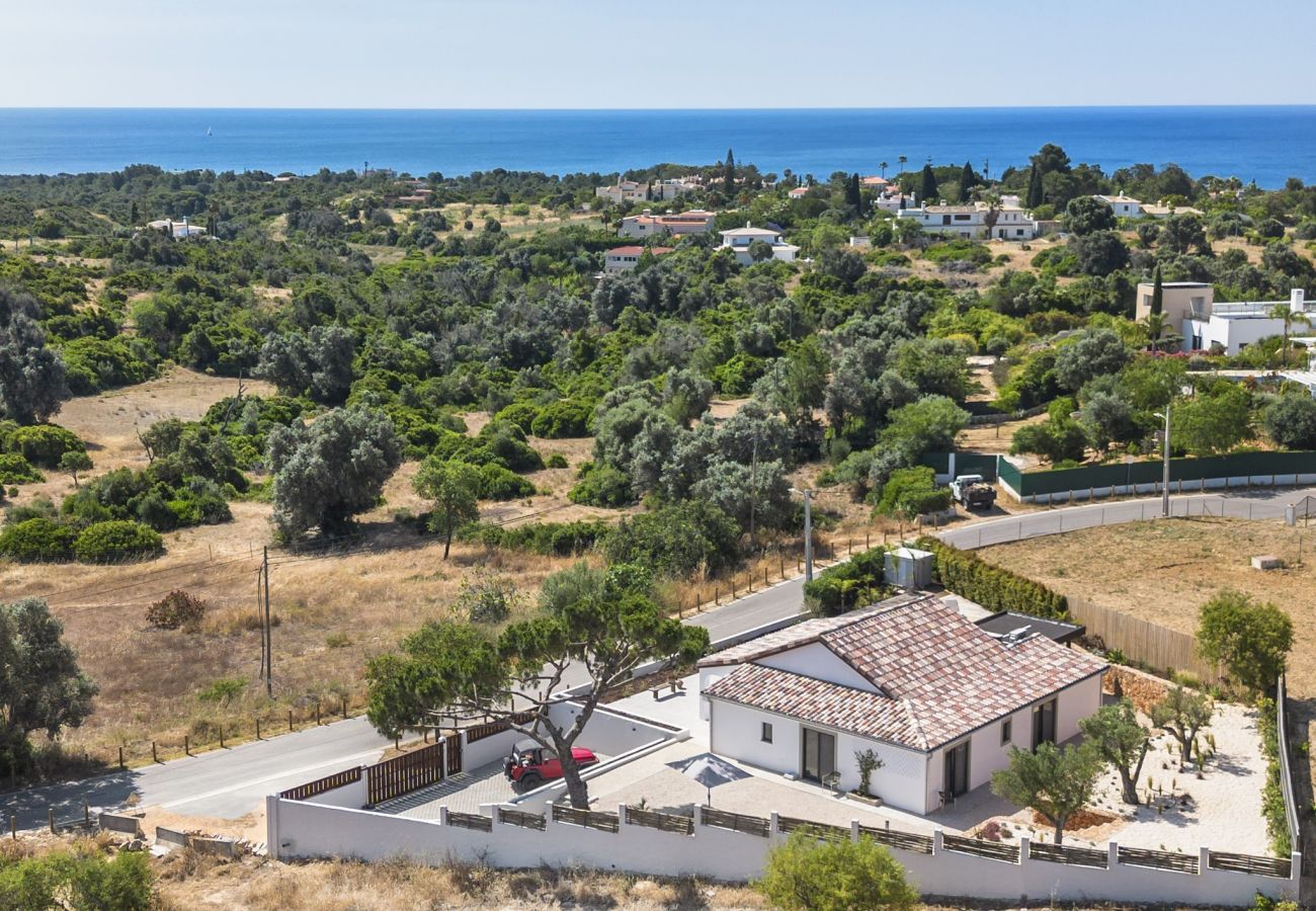 House in Lagoa - Casa Lourenço – A Serene Getaway Surrounded by Nature and Ocean Views