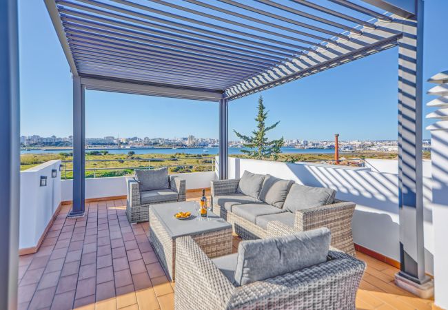 Terraced House in Ferragudo - Casa Boa Vista - Riverside Townhouse with stunning views & pool