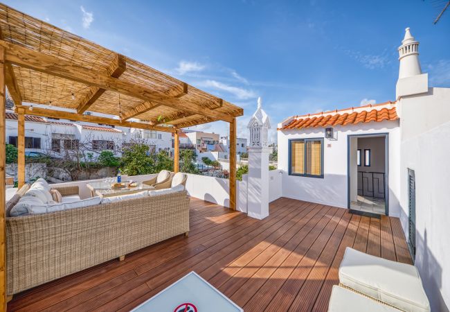 Apartment in Ferragudo - Casa Limão - Amazing 2 bedroom townhouse in centre of Ferragudo!