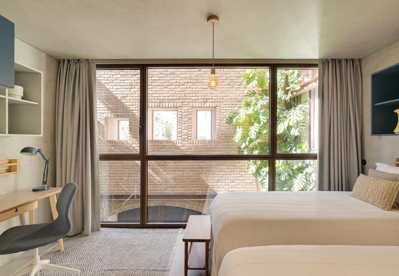 Villa in Lisbon - A Skyline Urban Villa