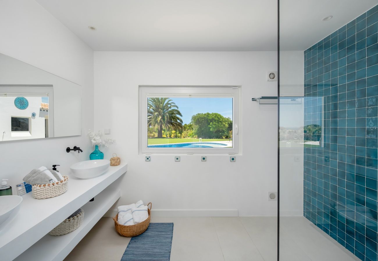Villa in Carvoeiro - Villa Miramar - luxury at the Carvoeiro cliffs