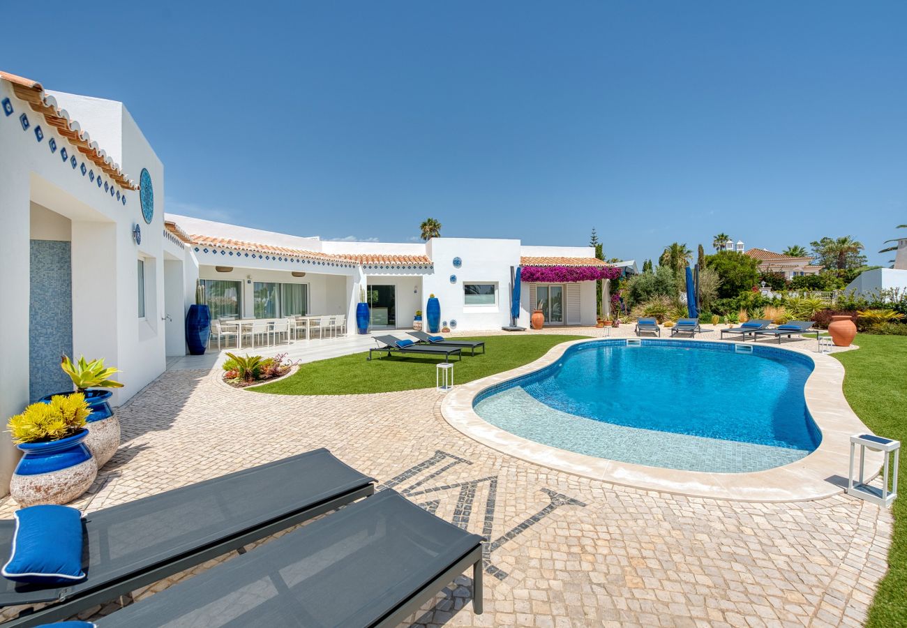 Villa in Carvoeiro - Villa Miramar - luxury at the Carvoeiro cliffs