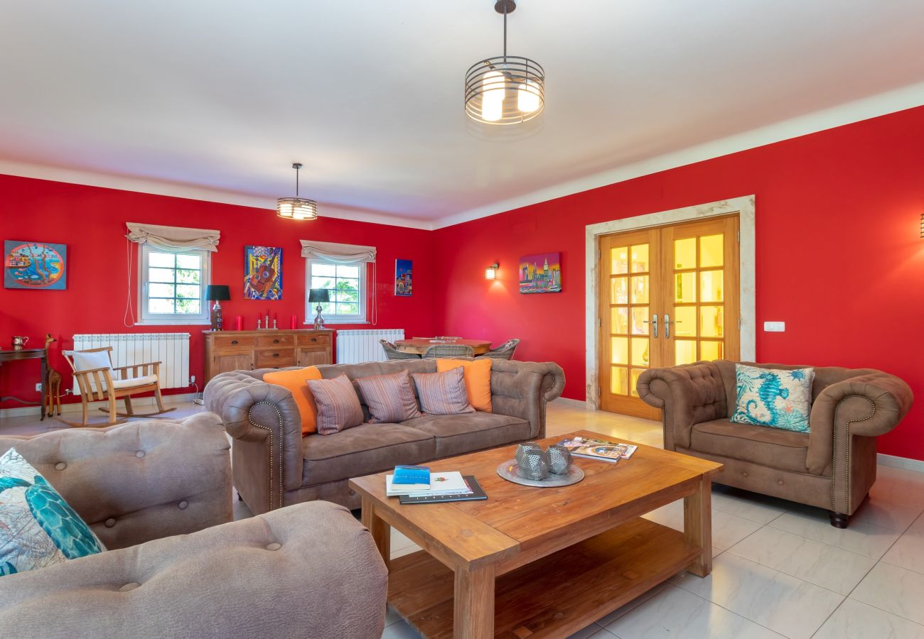 Villa in Carvoeiro - Villa Aurora – Cheerful Family Villa with Pool and Jacuzzi