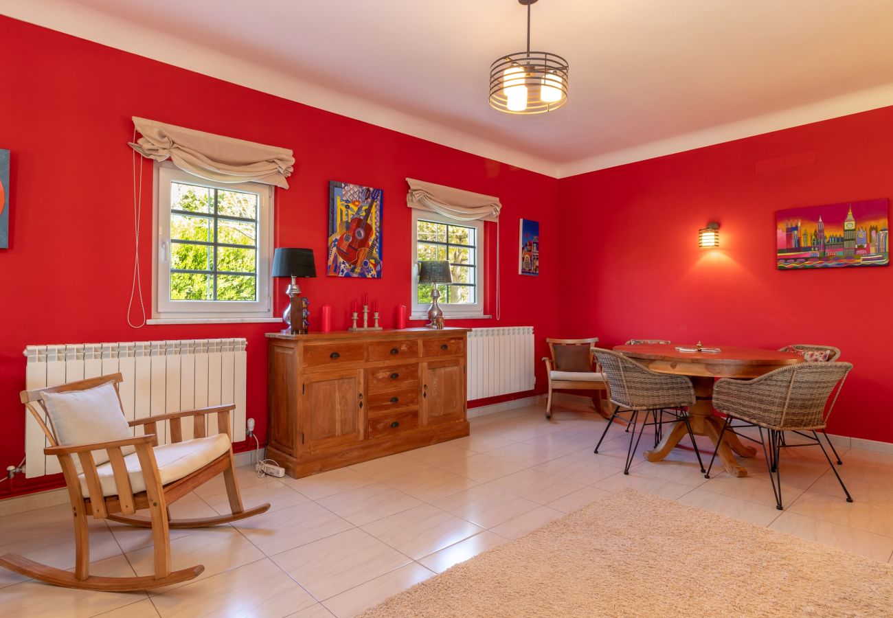 Villa in Carvoeiro - Villa Aurora – Cheerful Family Villa with Pool and Jacuzzi