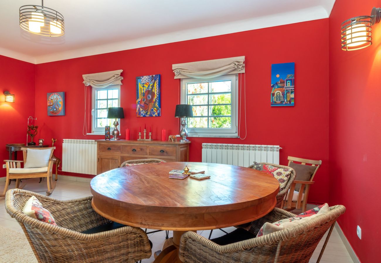 Villa in Carvoeiro - Villa Aurora – Cheerful Family Villa with Pool and Jacuzzi