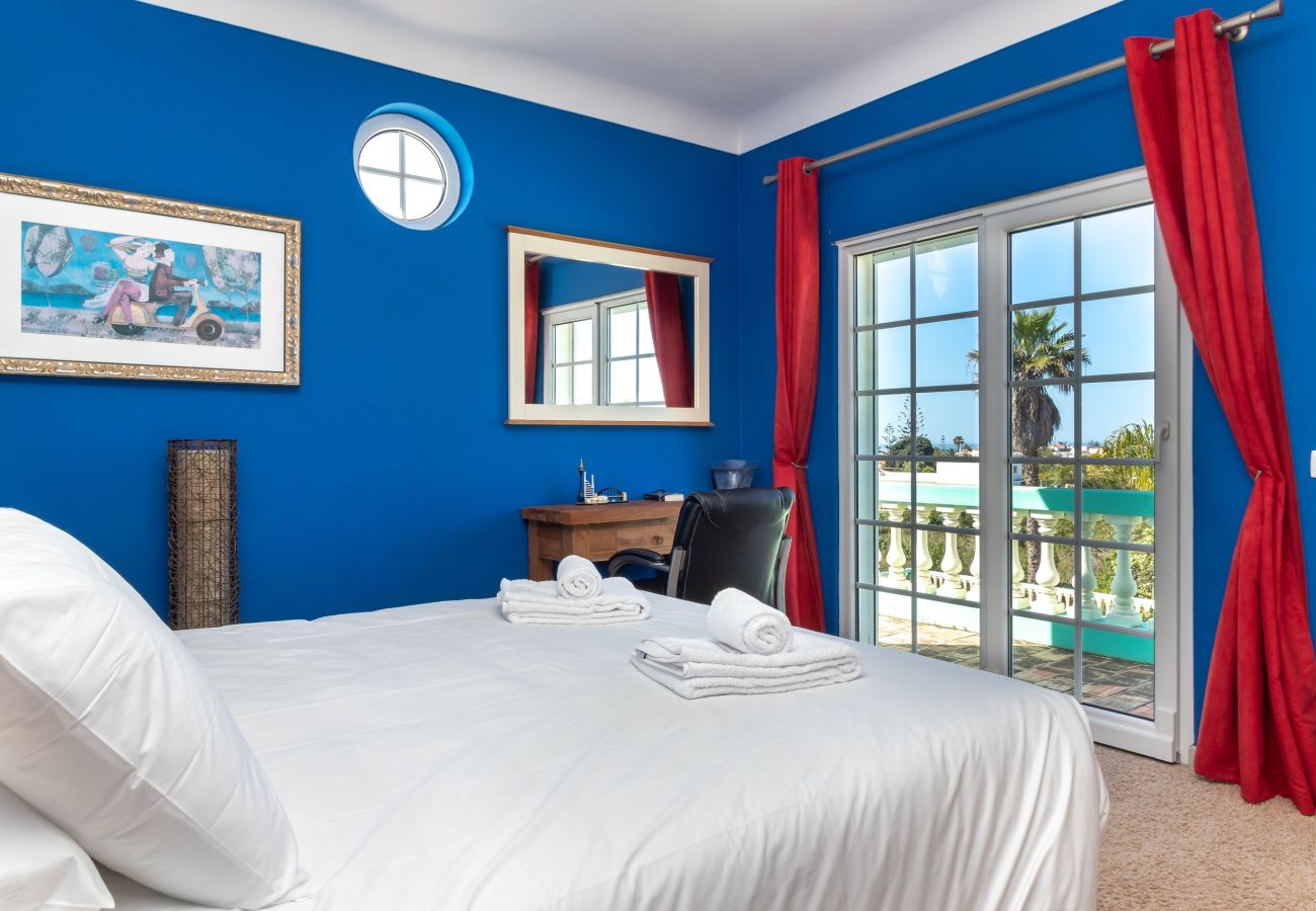 Villa in Carvoeiro - Villa Aurora – Cheerful Family Villa with Pool and Jacuzzi
