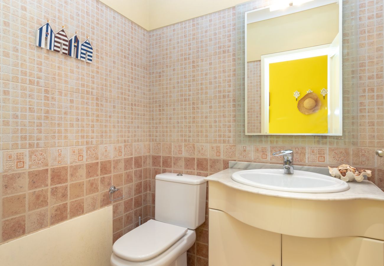 Villa in Carvoeiro - Villa Aurora – Cheerful Family Villa with Pool and Jacuzzi