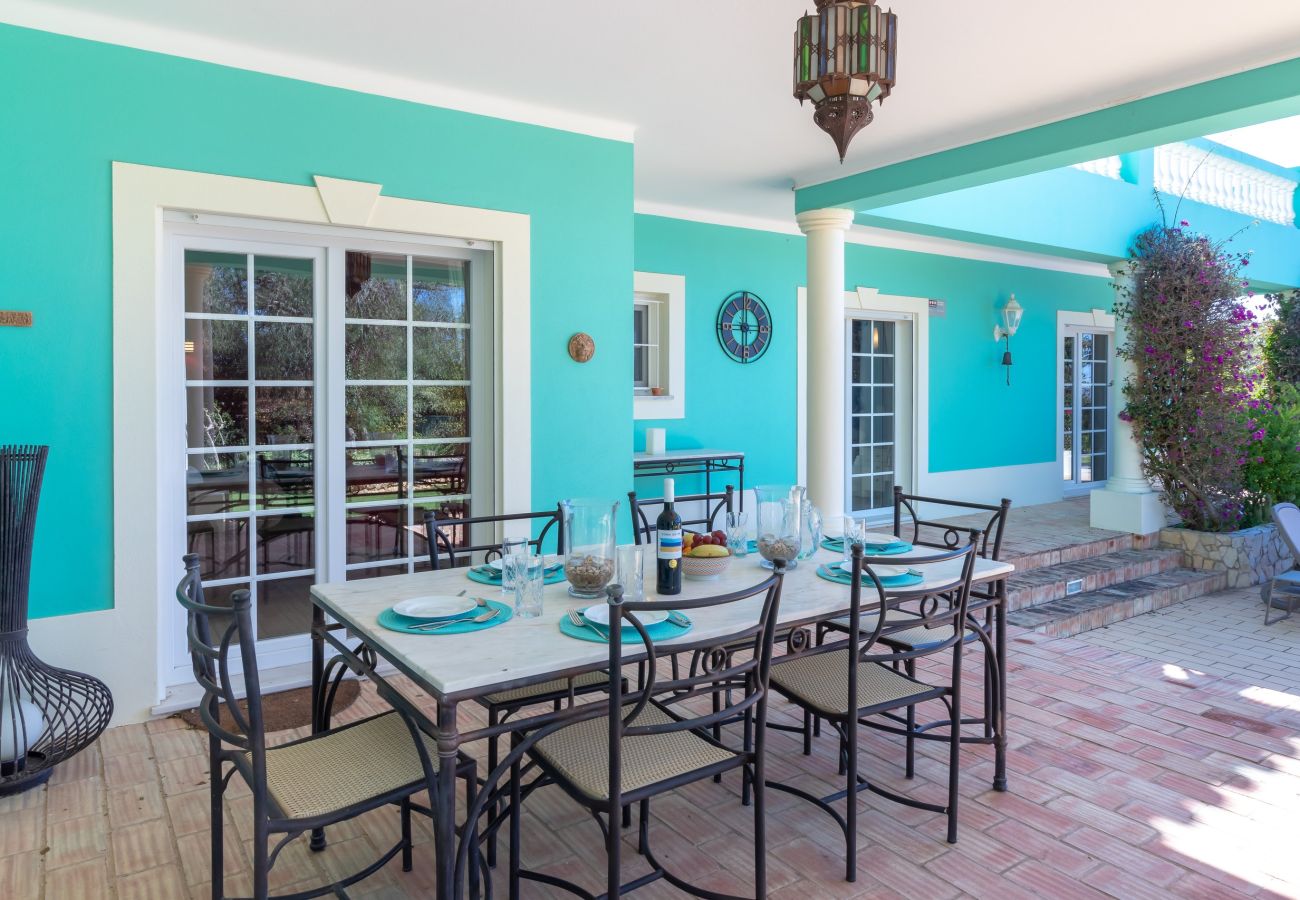 Villa in Carvoeiro - Villa Aurora – Cheerful Family Villa with Pool and Jacuzzi