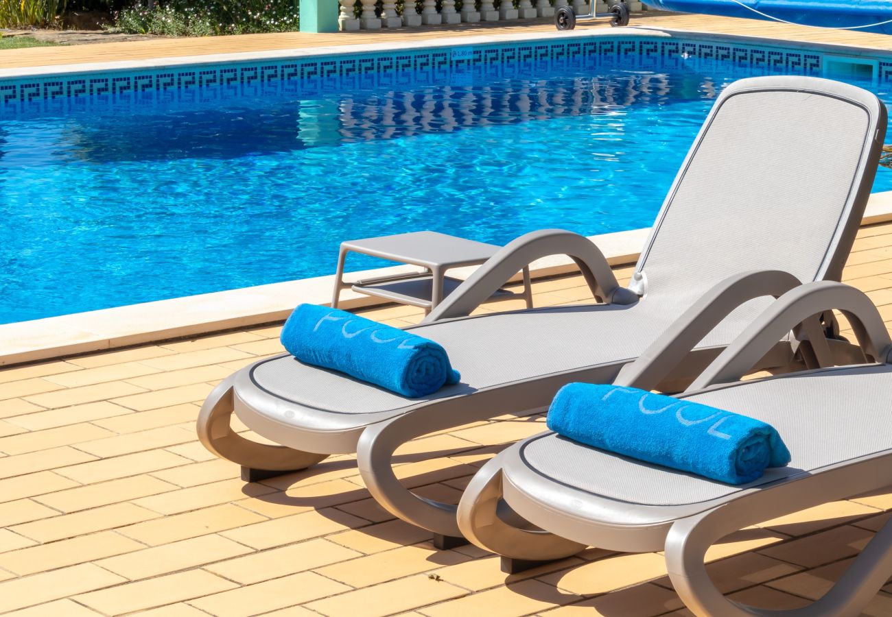 Villa in Carvoeiro - Villa Aurora – Cheerful Family Villa with Pool and Jacuzzi