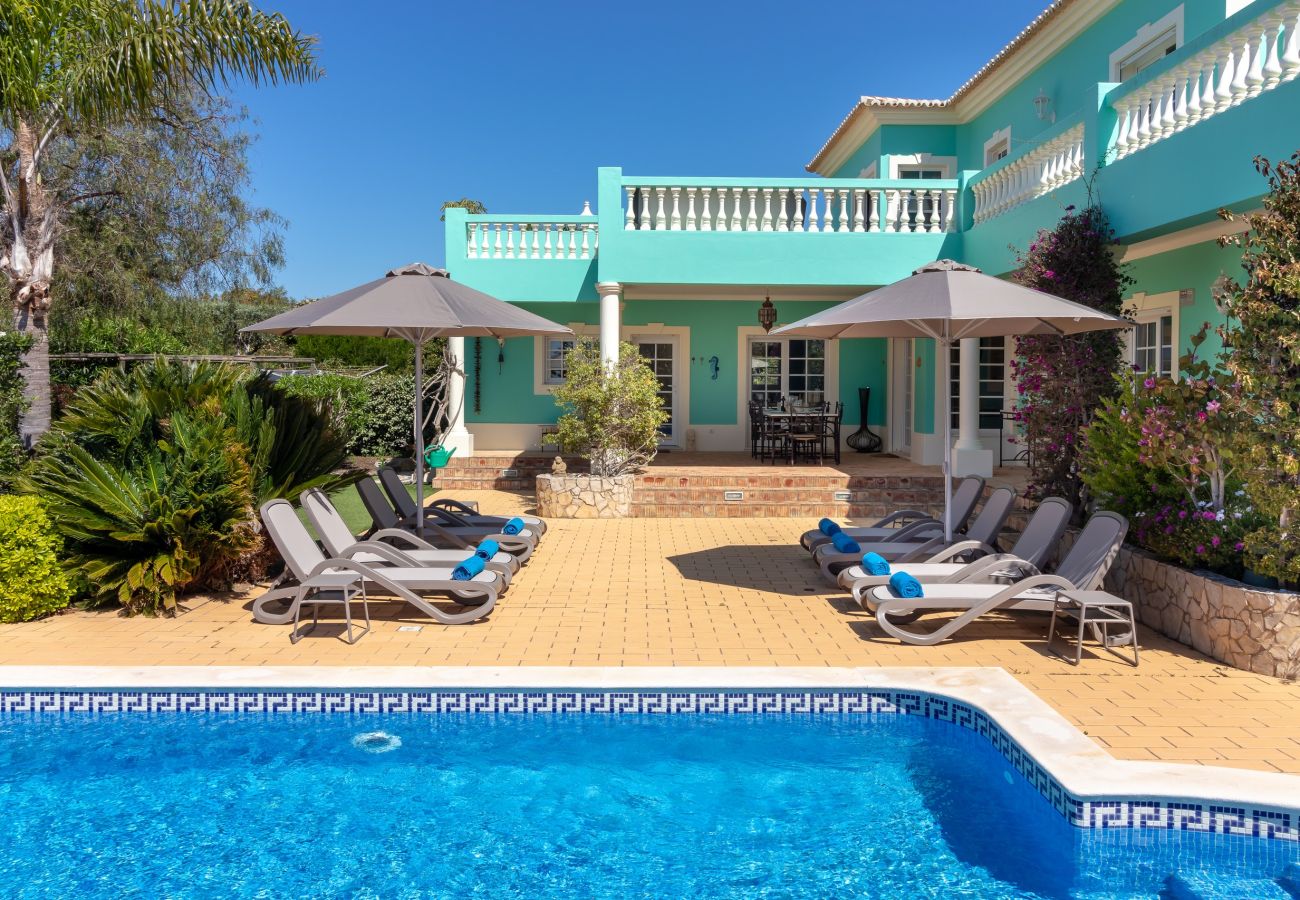 Villa in Carvoeiro - Villa Aurora – Cheerful Family Villa with Pool and Jacuzzi