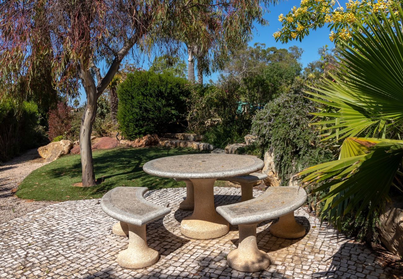 Villa in Carvoeiro - Villa Aurora – Cheerful Family Villa with Pool and Jacuzzi