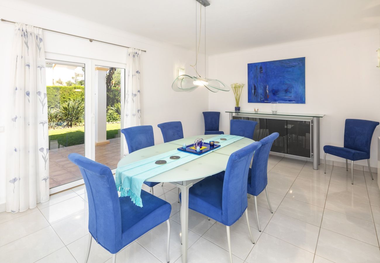 Villa in Carvoeiro - Casa Duas Filhas – Light-Filled Villa with Private Pool near the Cliffs of Carvoeiro